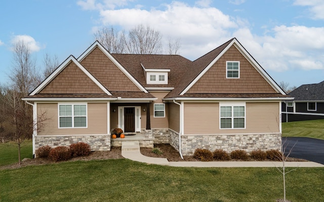 craftsman inspired home with a front yard