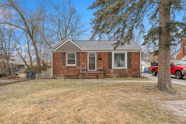 view of front facade featuring a front yard