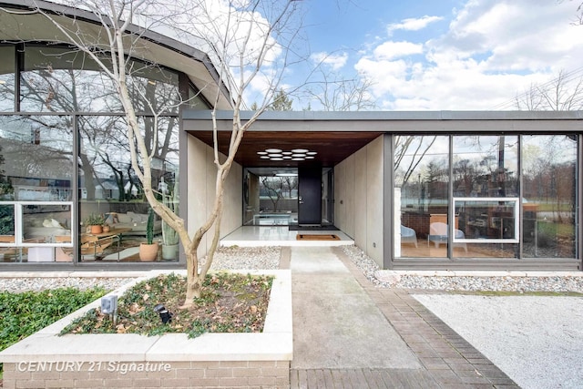 property entrance featuring a carport