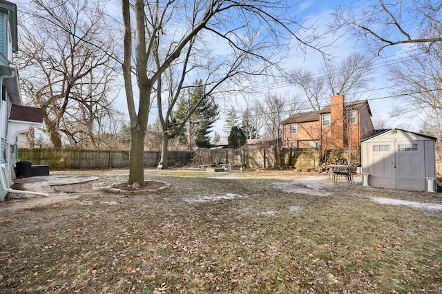 view of yard with a shed