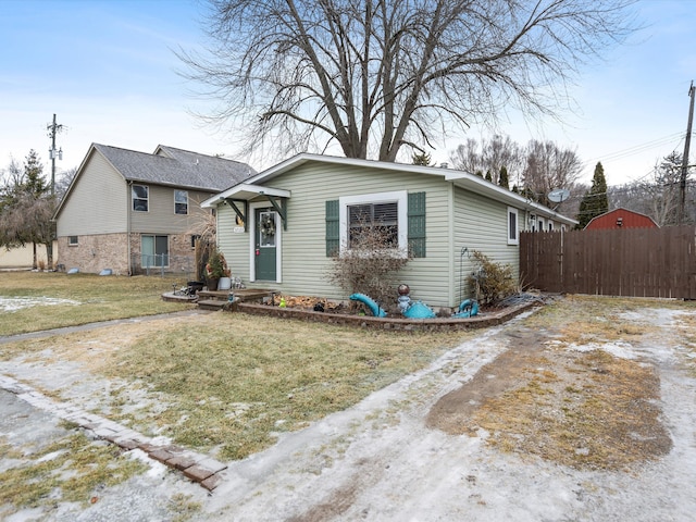 view of front facade with a front lawn