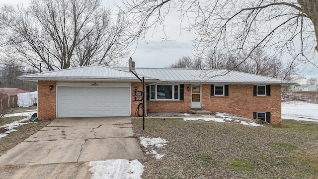 view of front facade featuring a garage