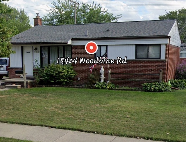 view of front of house with a front lawn