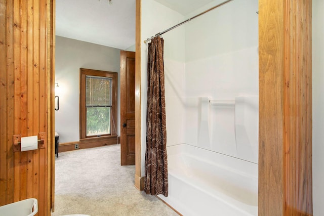 bathroom featuring shower / tub combo