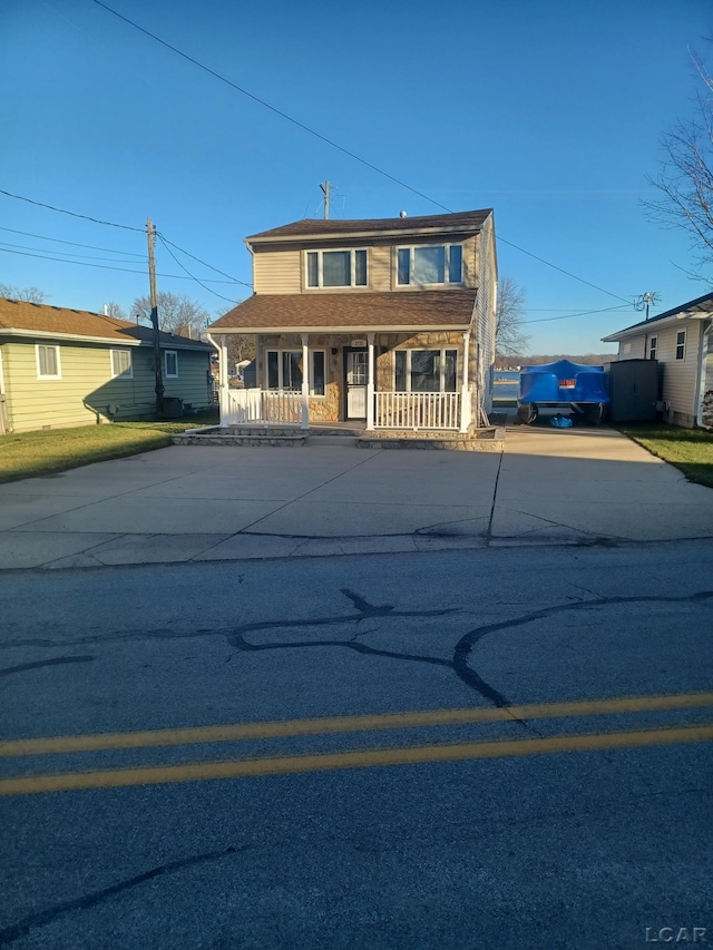 view of front of property featuring a porch