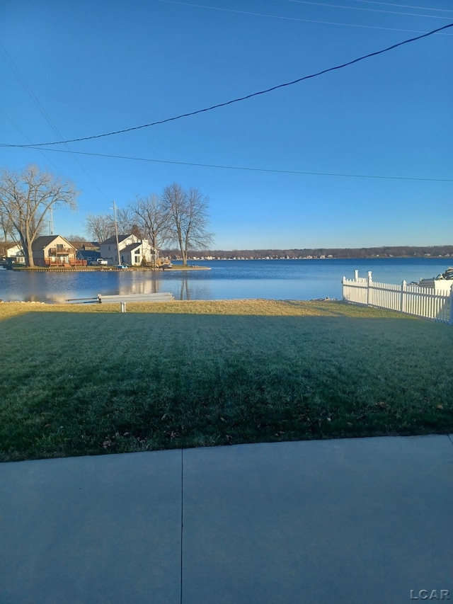 view of yard featuring a water view