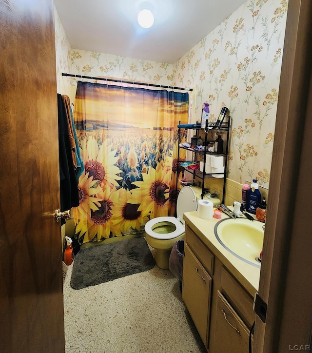 bathroom with a shower with curtain, vanity, and toilet