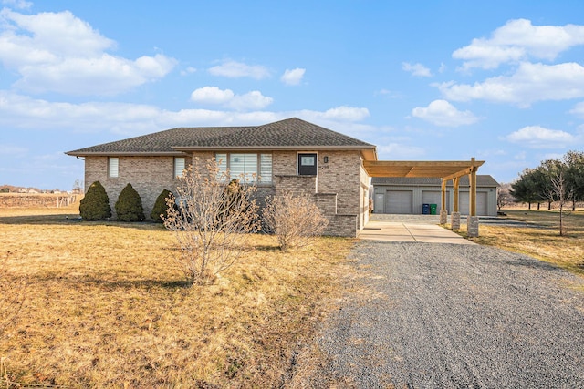 view of front of house featuring a garage, a carport, and a front yard