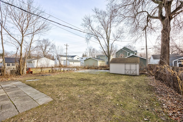 view of yard with a storage shed