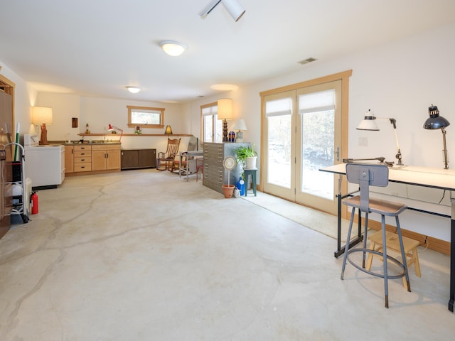 misc room with washer / clothes dryer