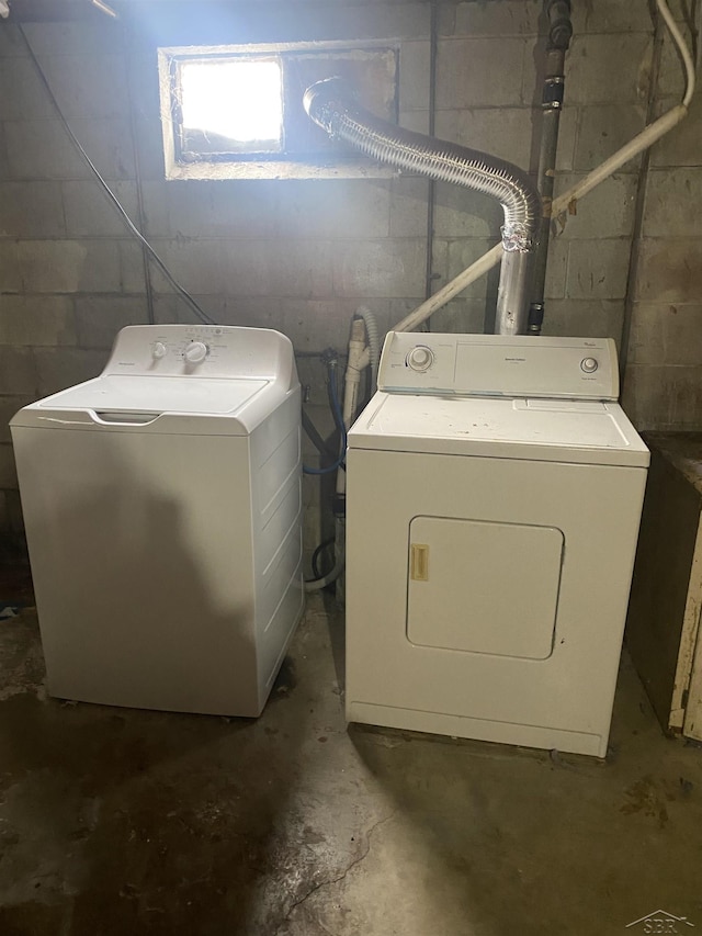 laundry area featuring washing machine and clothes dryer