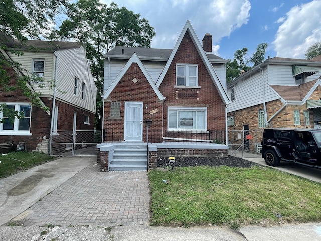 view of front facade with a front yard