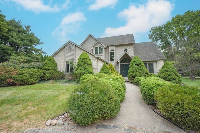 view of front of home featuring a front lawn