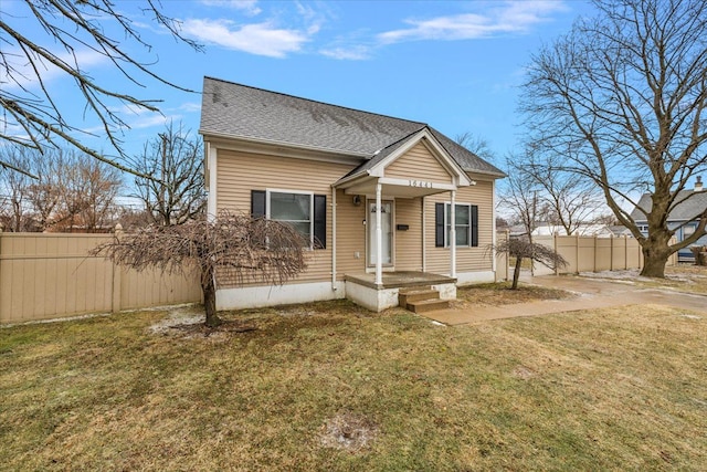 view of front of home with a front lawn