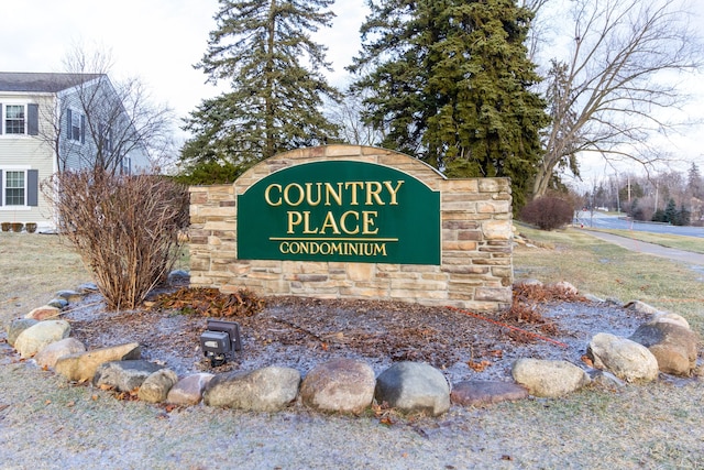 view of community / neighborhood sign