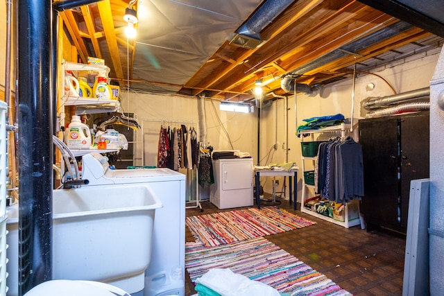 basement featuring washing machine and clothes dryer