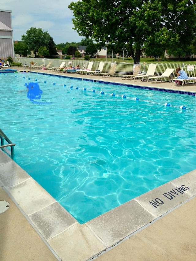 view of swimming pool