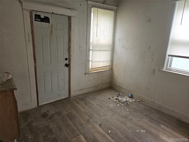 65 Portage St, Highland Park, MI 48203 - foyer featuring wood finished floors and baseboards