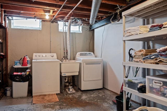 washroom with sink and independent washer and dryer