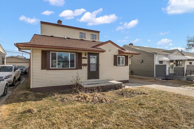 view of front of property with a front lawn