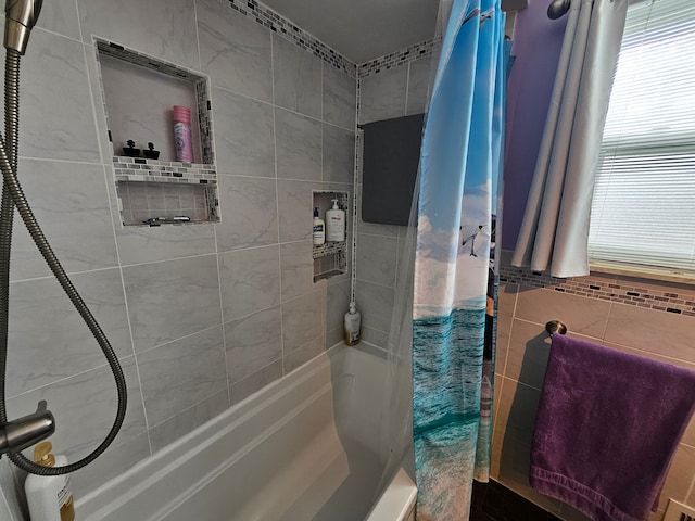 bathroom with shower / tub combo with curtain