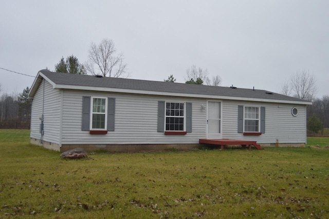 view of front of home featuring a front lawn