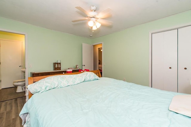 bedroom featuring dark wood-type flooring, ceiling fan, and a closet