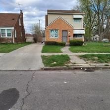 view of front of house featuring a front yard