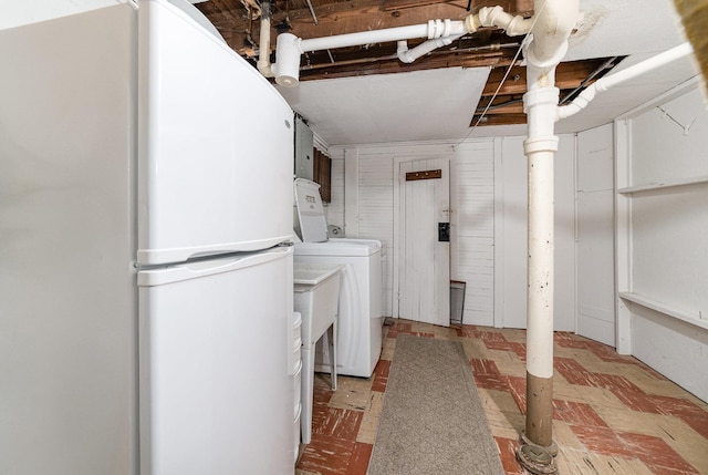 laundry area featuring washer / clothes dryer