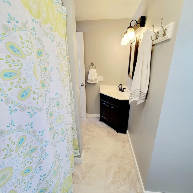 bathroom with a shower with curtain and vanity