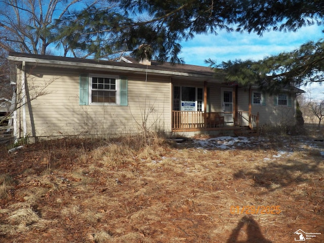 ranch-style house featuring covered porch