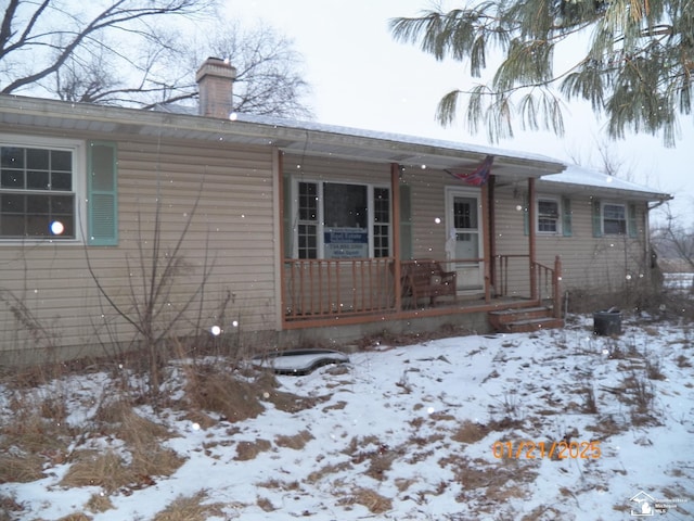 view of front facade with a porch