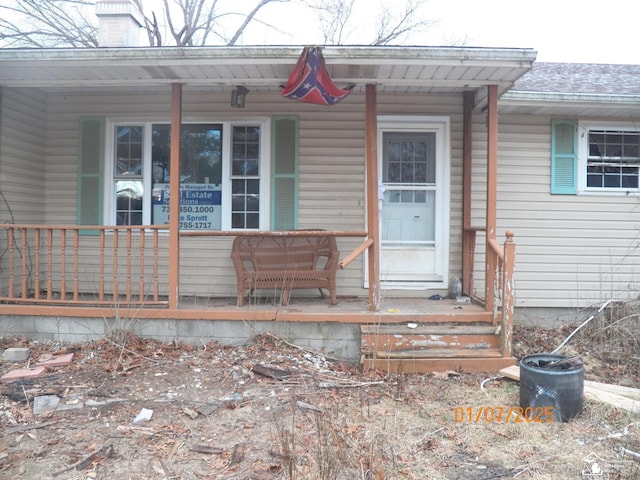 doorway to property featuring a porch