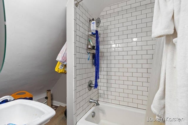 bathroom with sink and tiled shower / bath combo