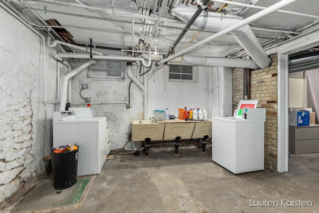 basement featuring washing machine and clothes dryer