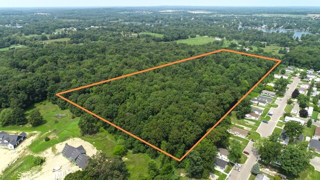 2735 Blue Bird Ln, Highland, MI 48357 - view of property location with a heavily wooded area, property parcel outlined, and a large body of water