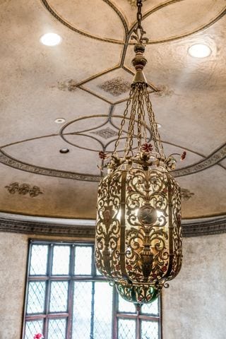 interior details featuring recessed lighting