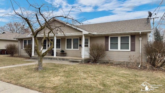 view of front facade with a front lawn