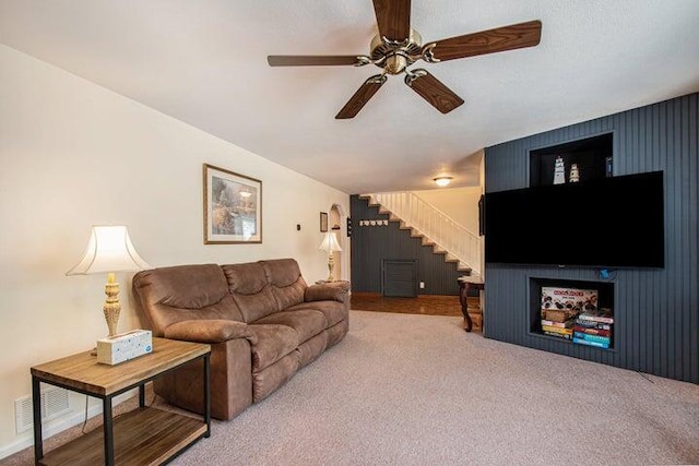 carpeted living room featuring ceiling fan