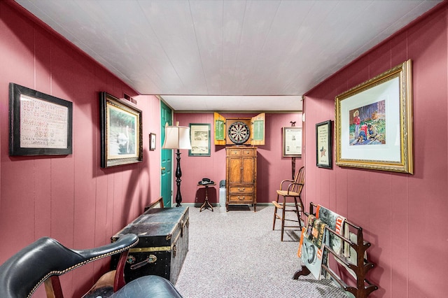 sitting room with carpet floors