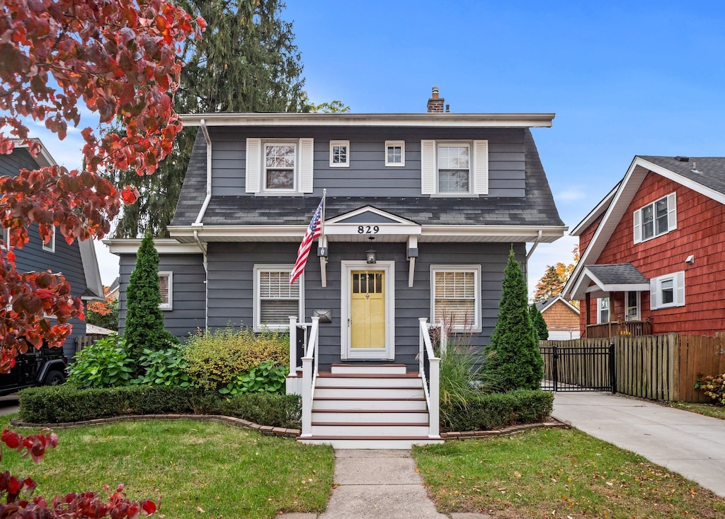 view of front of home with a front yard