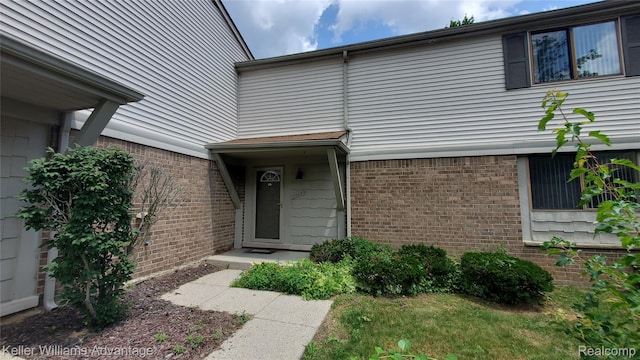 26889 Farmbrook Villa Dr, Southfield, MI 48034 - entrance to property featuring brick siding