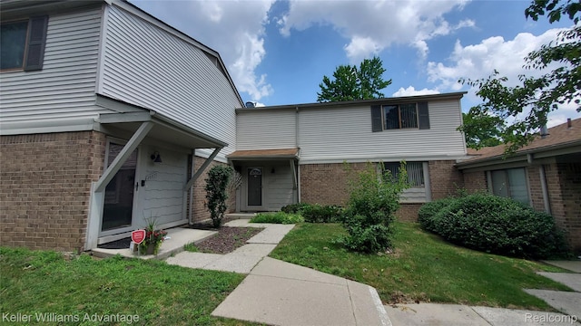 26889 Farmbrook Villa Dr, Southfield, MI 48034 - view of front facade featuring brick siding and a front lawn