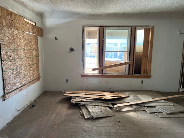 empty room featuring a textured ceiling