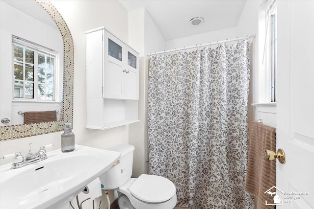 bathroom featuring sink and toilet