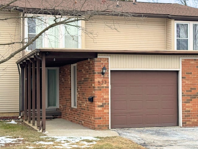 view of front facade featuring a garage