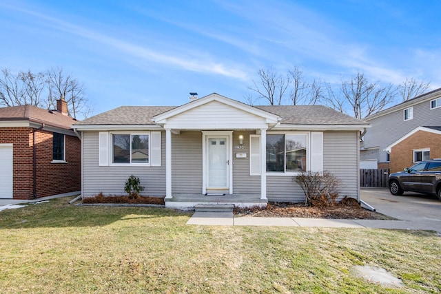 view of front of house featuring a front yard