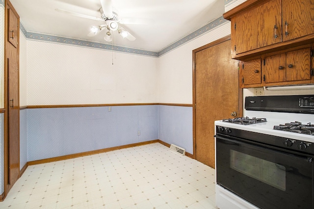 kitchen with gas range oven and ceiling fan