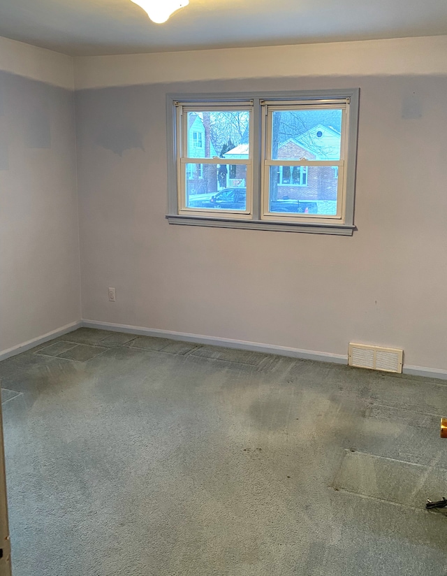 unfurnished room featuring plenty of natural light and carpet