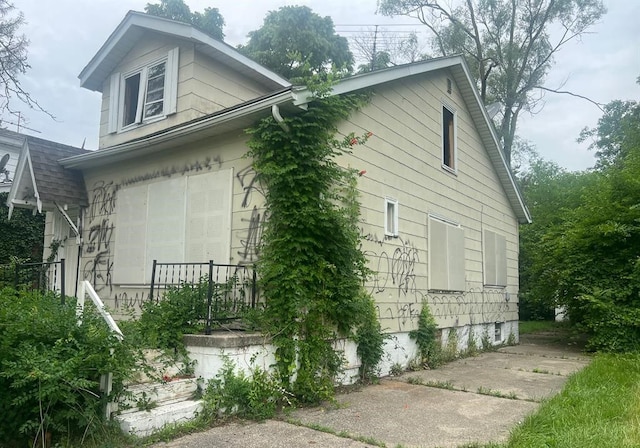 view of home's exterior